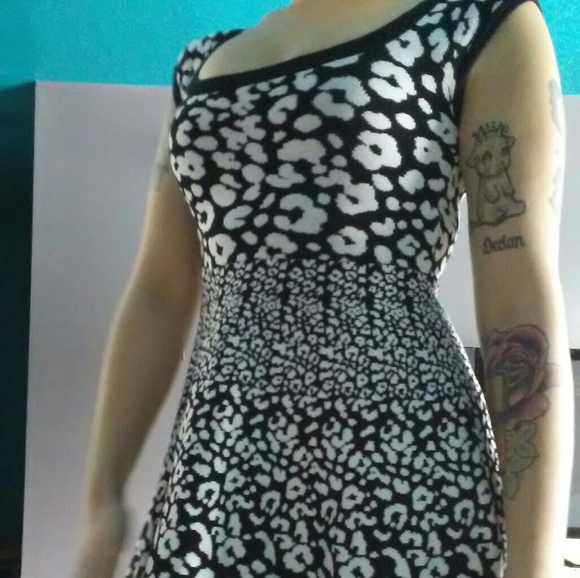 🆕Animal Print Dress - Picture 3 of 3